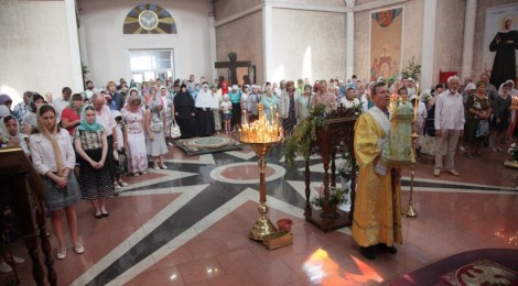 2014.06.08 День Святой Троицы. Божественная Литургия в кафедральном соборе г. Кинеля