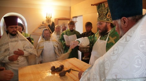 2014.06.09 Великое освящение и Божественная литургия (храм в честь св. прав. Иулиании Муромской)