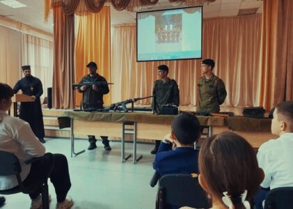 Военно-патриотический клуб «За други своя» провёл встречу со школьниками