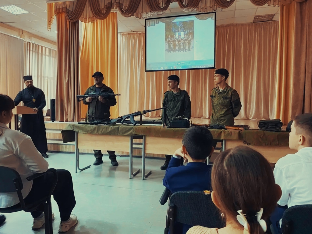 Военно-патриотический клуб «За други своя» провёл встречу со школьниками