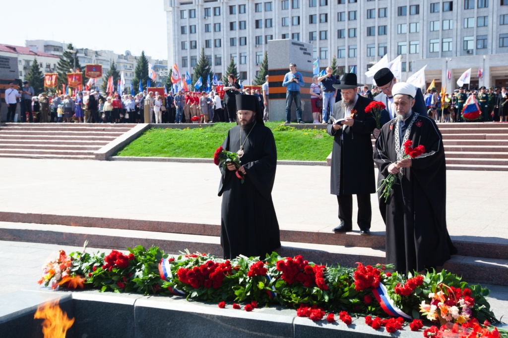 Возложение цветов